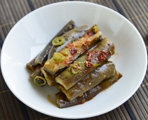 Gaji Namul - Seasoned Eggplants - 가지나물