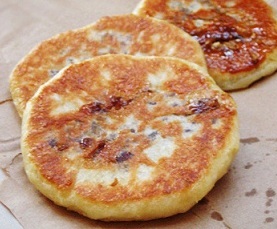 Hotteok - Sweet Syrup Filled Pancakes - 호떡