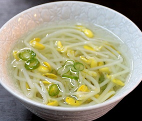Kongnamulguk - Soybean Sprout Soup - 콩나물국