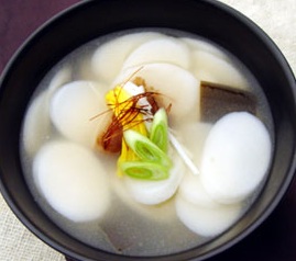 Tteokguk - Rice Cake Soup - 떡국